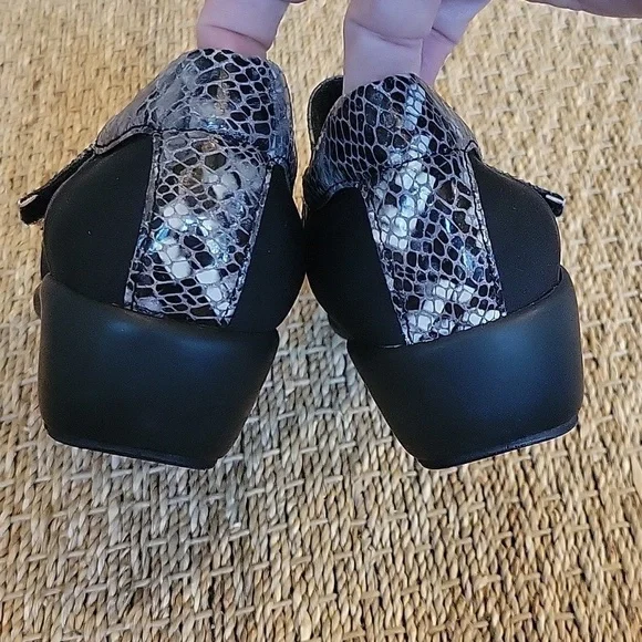 COMFORT CLUB leather snakeskin mary jane wedge shoes. EU size 41 or US 10.5/11.